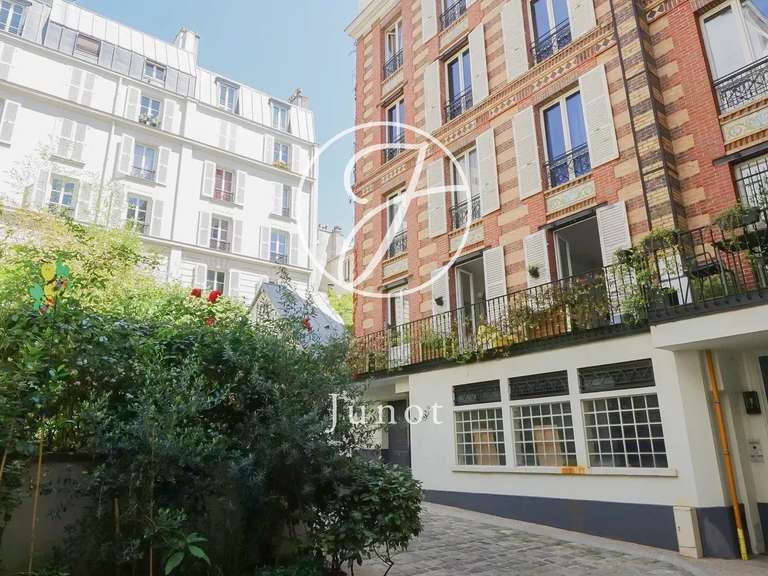 Appartement Paris 18e - 3 chambres - 127m²