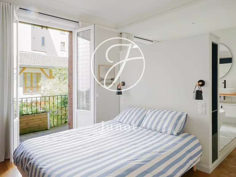 Appartement Paris 18e - 3 chambres - 127m²