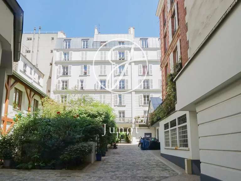 Appartement Paris 18e - 3 chambres - 127m²