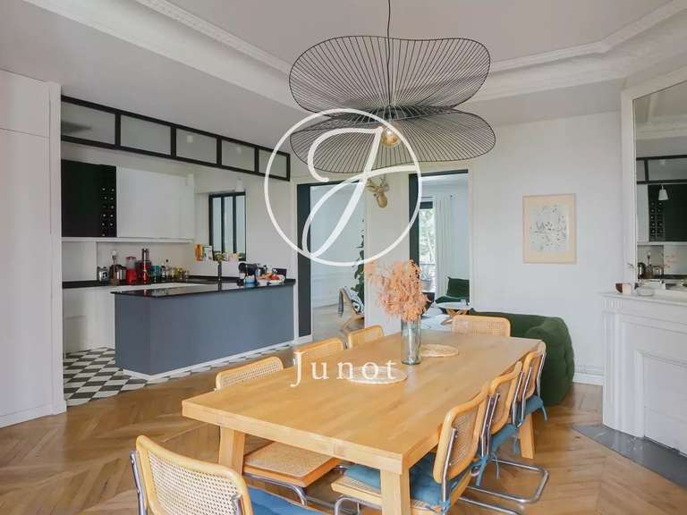 Appartement Paris 18e - 3 chambres - 127m²