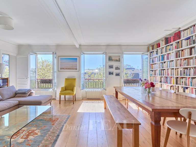 Appartement Paris 18e - 2 chambres - 78m²