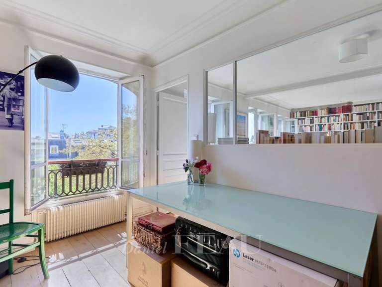 Appartement Paris 18e - 2 chambres - 78m²