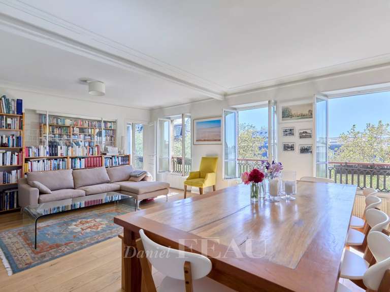 Appartement Paris 18e - 2 chambres - 78m²