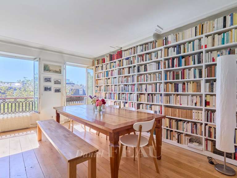 Appartement Paris 18e - 2 chambres - 78m²