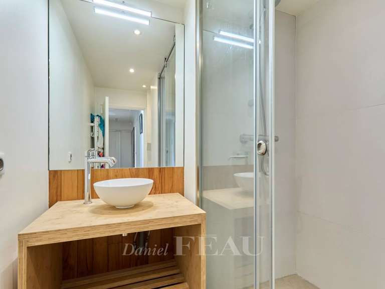 Appartement Paris 18e - 2 chambres - 78m²