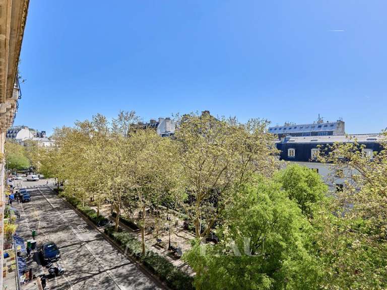 Appartement Paris 18e - 2 chambres - 78m²