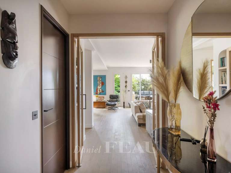 Appartement Paris 18e - 3 chambres - 158m²
