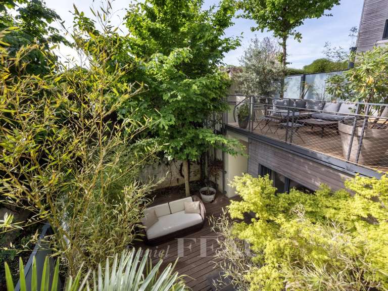 Appartement Paris 18e - 3 chambres - 158m²