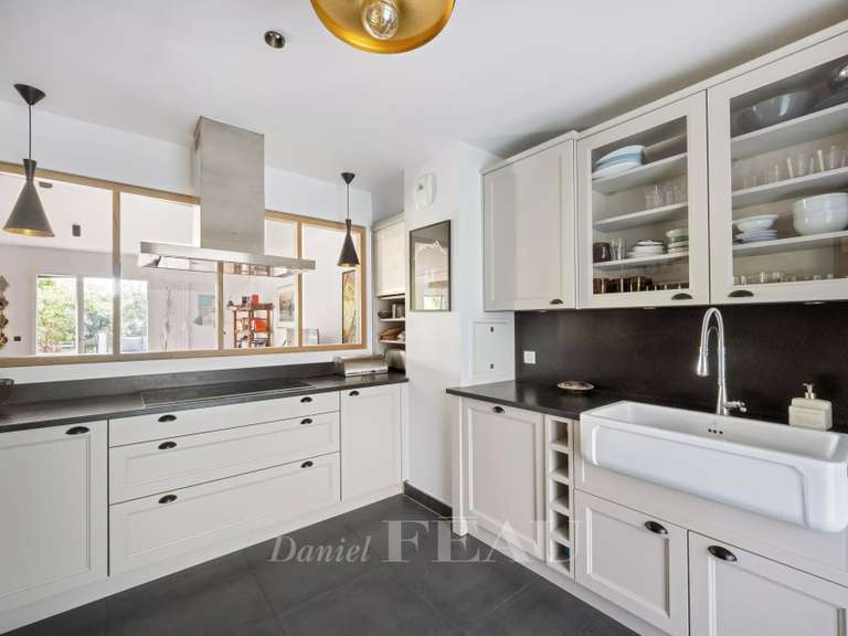 Appartement Paris 18e - 3 chambres - 158m²