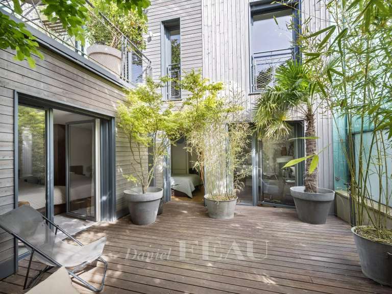 Appartement Paris 18e - 3 chambres - 158m²