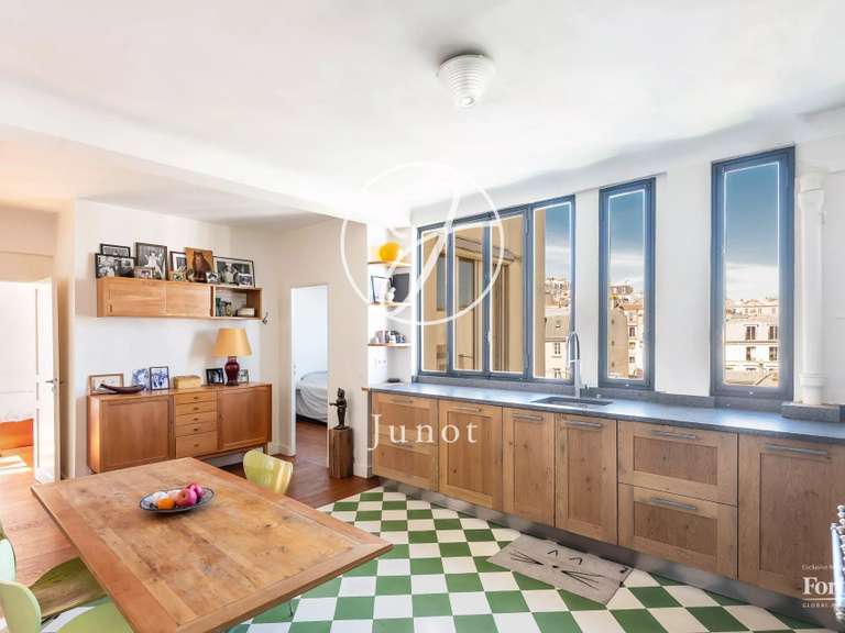 Appartement Paris 18e - 2 chambres - 72m²