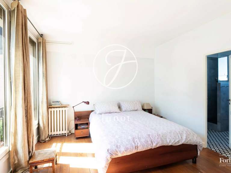 Appartement Paris 18e - 2 chambres - 72m²