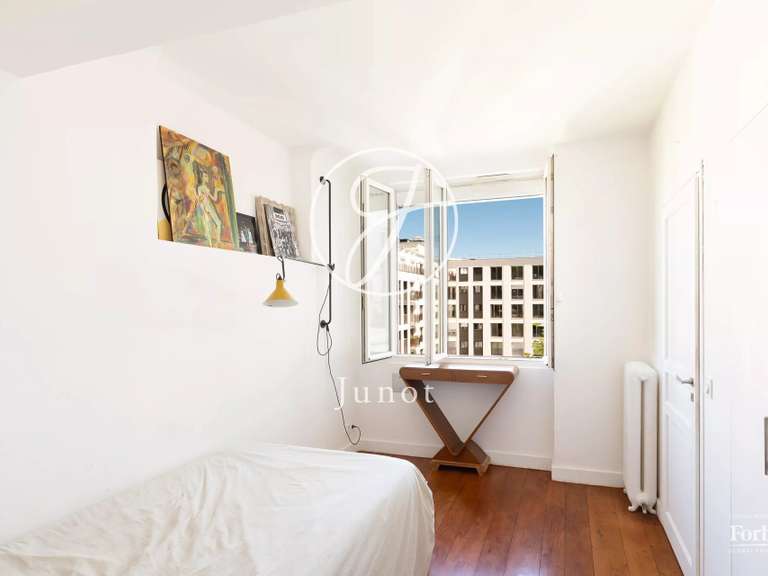 Appartement Paris 18e - 2 chambres - 72m²