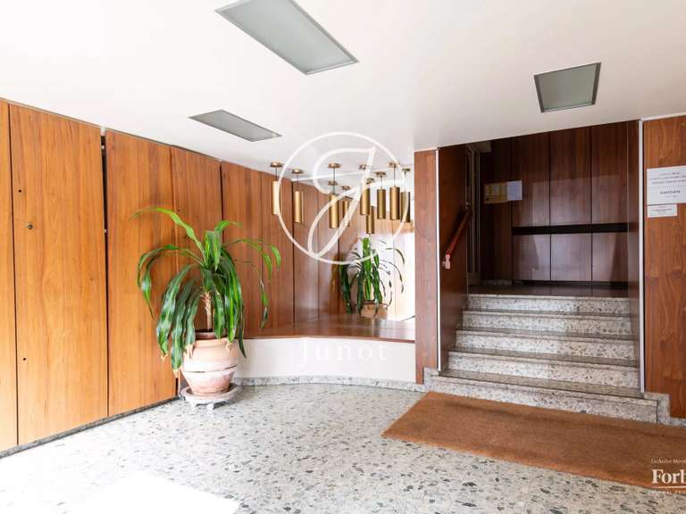 Appartement Paris 18e - 3 chambres - 94m²