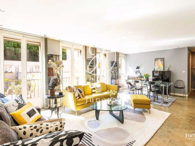 Appartement Paris 18e - 3 chambres - 94m²