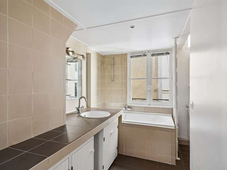 Apartment Paris 18e - 83m²