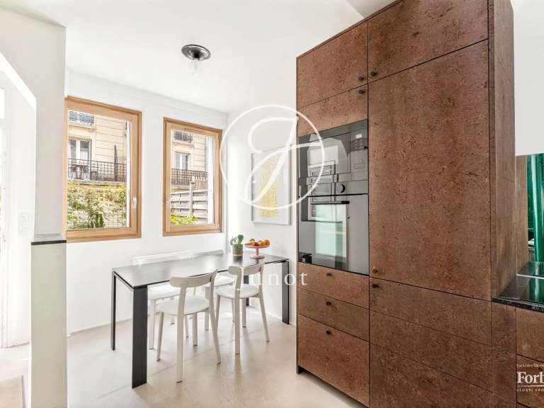 Appartement Paris 18e - 2 chambres - 68m²