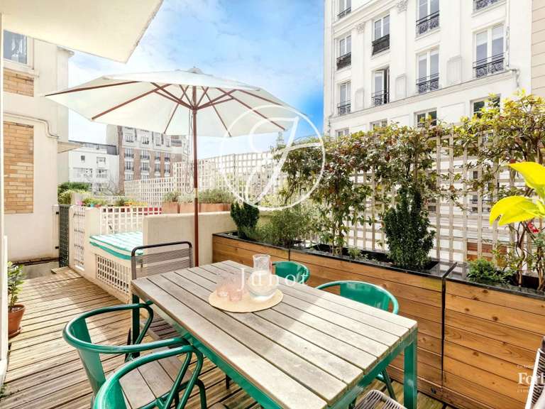 Appartement Paris 18e - 2 chambres - 68m²