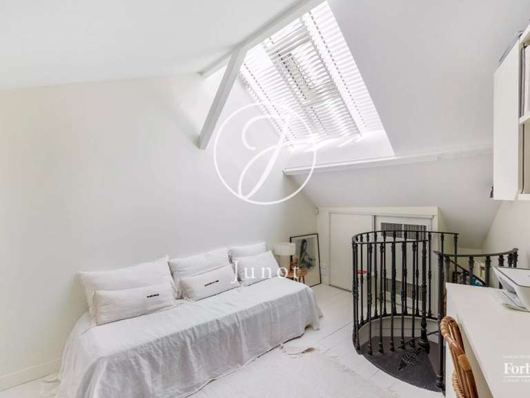 Appartement Paris 18e - 4 chambres - 189m²