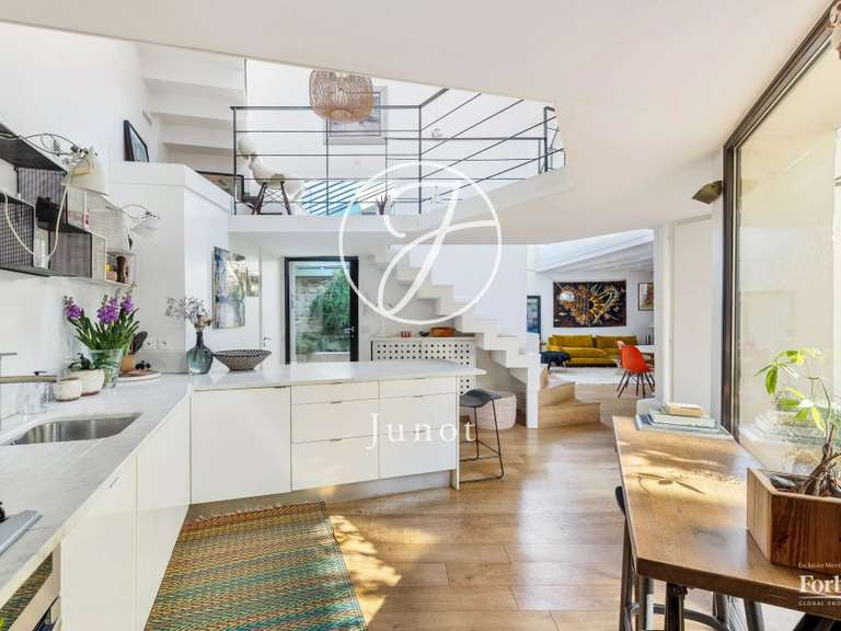 Appartement Paris 18e - 4 chambres - 189m²