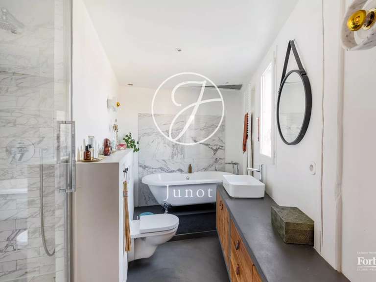 Appartement Paris 18e - 4 chambres - 189m²