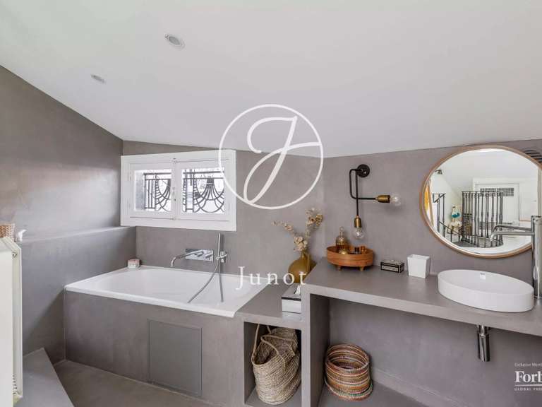 Appartement Paris 18e - 4 chambres - 189m²
