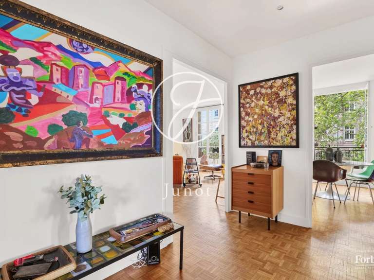Apartment Paris 18e - 3 bedrooms - 99m²