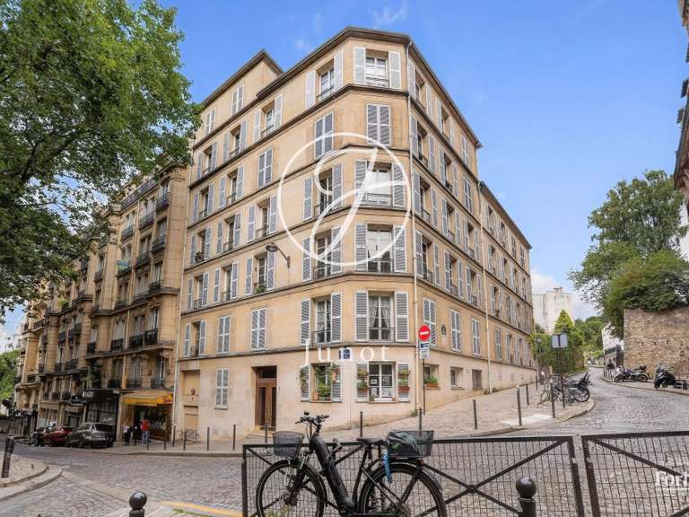 Apartment Paris 18e - 3 bedrooms - 99m²