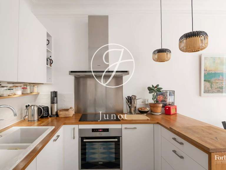 Appartement Paris 18e - 2 chambres - 77m²