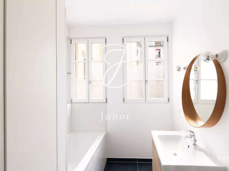 Appartement Paris 18e - 2 chambres - 77m²
