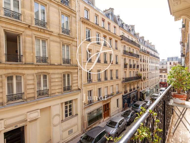 Appartement Paris 18e - 2 chambres - 77m²