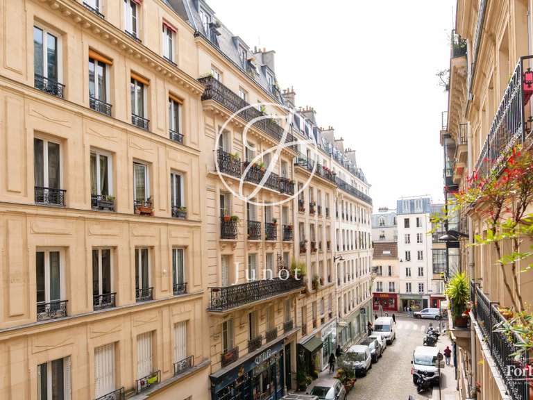 Appartement Paris 18e - 2 chambres - 77m²
