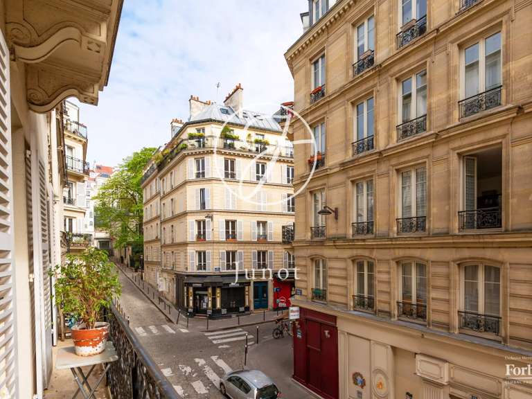 Appartement Paris 18e - 2 chambres - 77m²