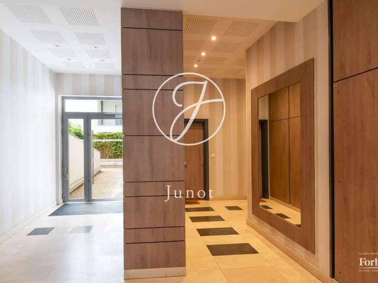 Appartement Paris 18e - 2 chambres - 173m²