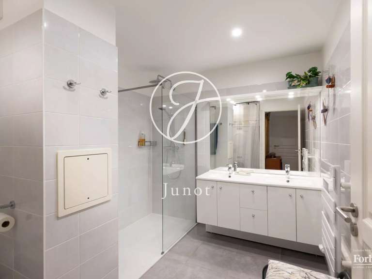 Appartement Paris 18e - 2 chambres - 173m²