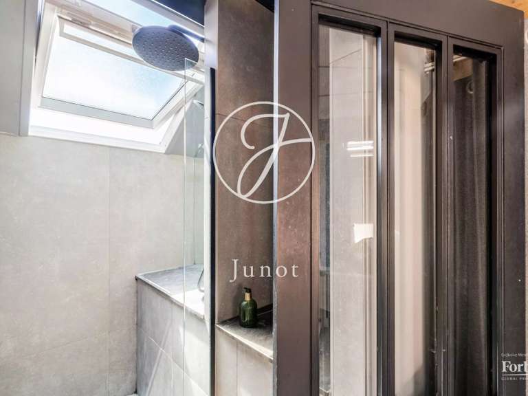 Appartement Paris 18e - 2 chambres - 88m²