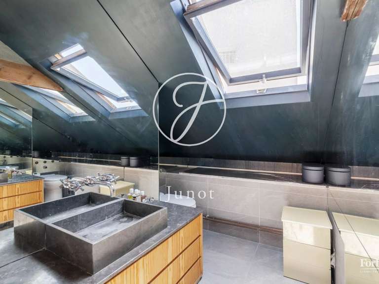 Appartement Paris 18e - 2 chambres - 88m²