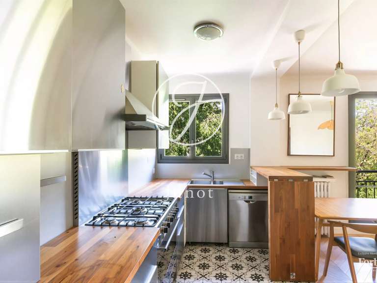 Appartement Paris 18e - 2 chambres - 83m²