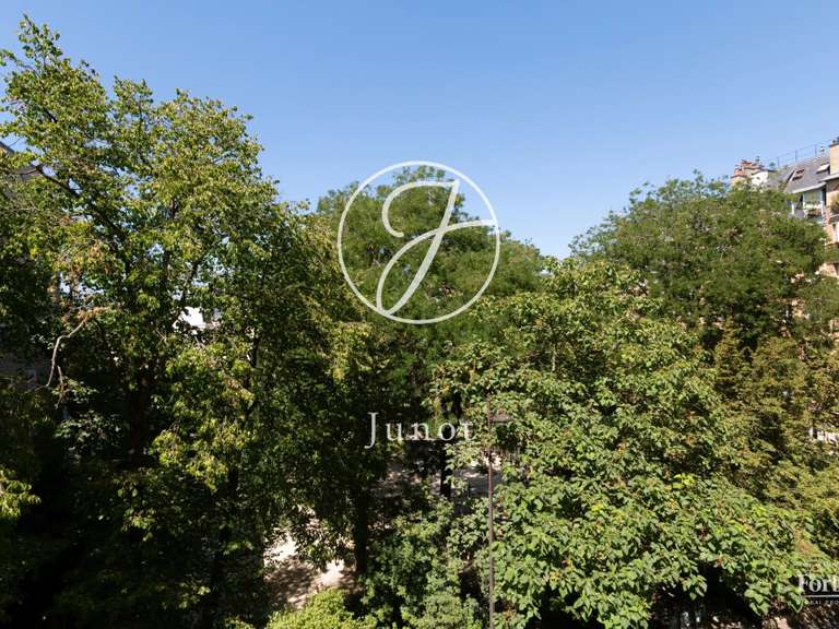 Appartement Paris 18e - 2 chambres - 83m²