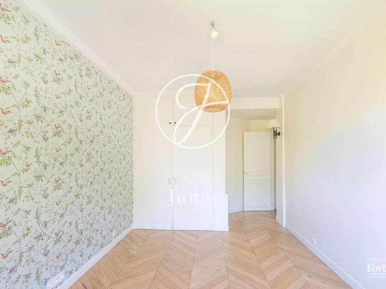 Appartement Paris 18e - 2 chambres - 83m²