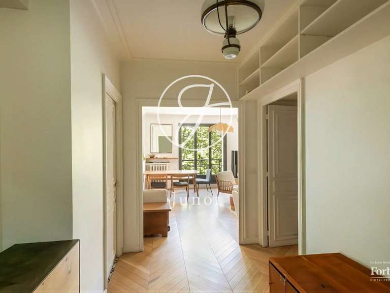 Appartement Paris 18e - 2 chambres - 83m²