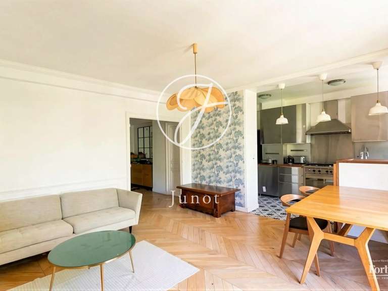 Appartement Paris 18e - 2 chambres - 83m²