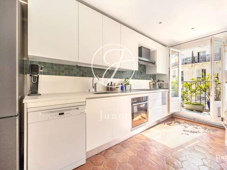 Appartement Paris 18e - 3 chambres - 160m²