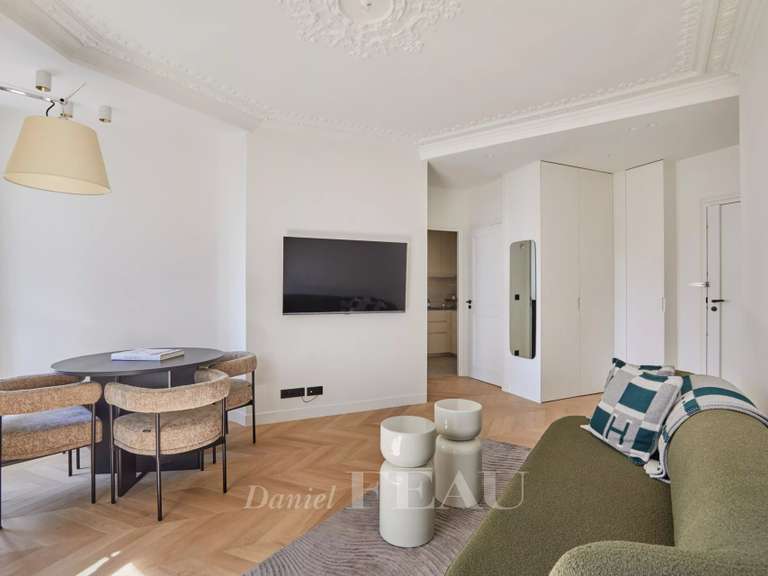 Appartement Paris 18e - 2 chambres - 56m²