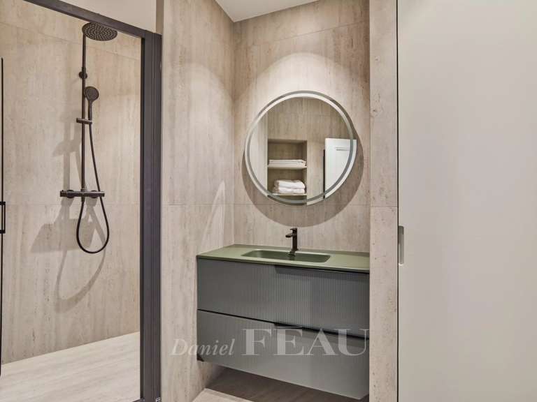 Appartement Paris 18e - 2 chambres - 56m²