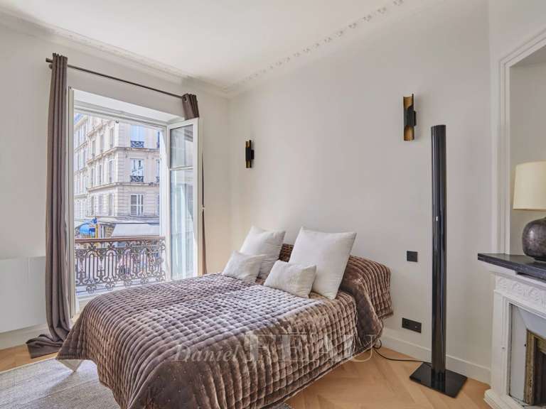 Appartement Paris 18e - 2 chambres - 56m²