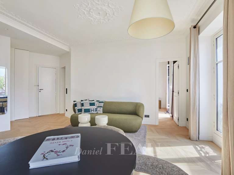 Appartement Paris 18e - 2 chambres - 56m²