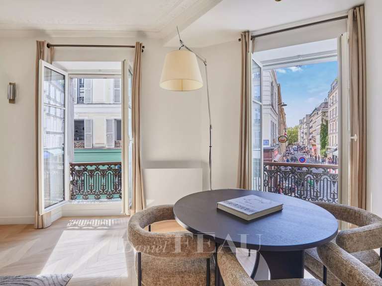 Appartement Paris 18e - 2 chambres - 56m²
