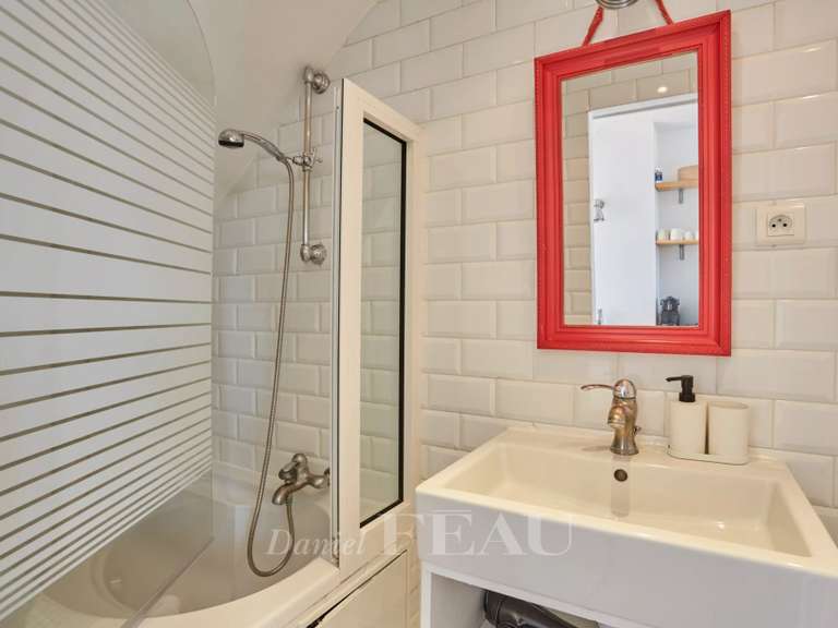 Appartement Paris 18e - 1 chambre - 61m²