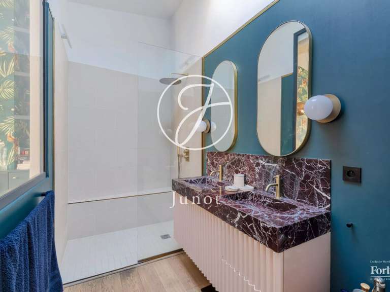 Appartement Paris 18e - 2 chambres - 101m²